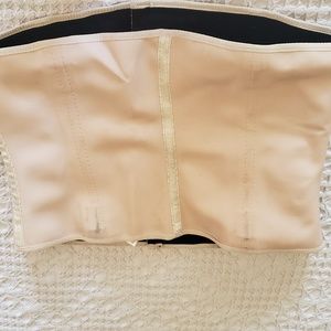 Waist trainer nude color